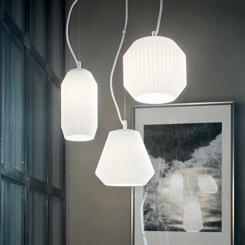 https://objectstorage.ap-seoul-1.oraclecloud.com/n/cnk6gaix2gpw/b/loqoqo-conv/o/ideal-lux/ideal-lux-origami-suspension-lamp-in-blown-glass/136359.jpg