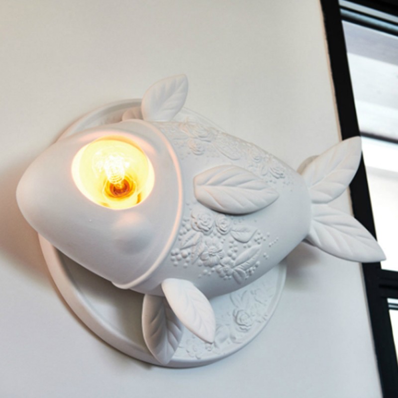 https://objectstorage.ap-seoul-1.oraclecloud.com/n/cnk6gaix2gpw/b/loqoqo-conv/o/karman/aprile-fish-shaped-wall-lamp/90723.jpg