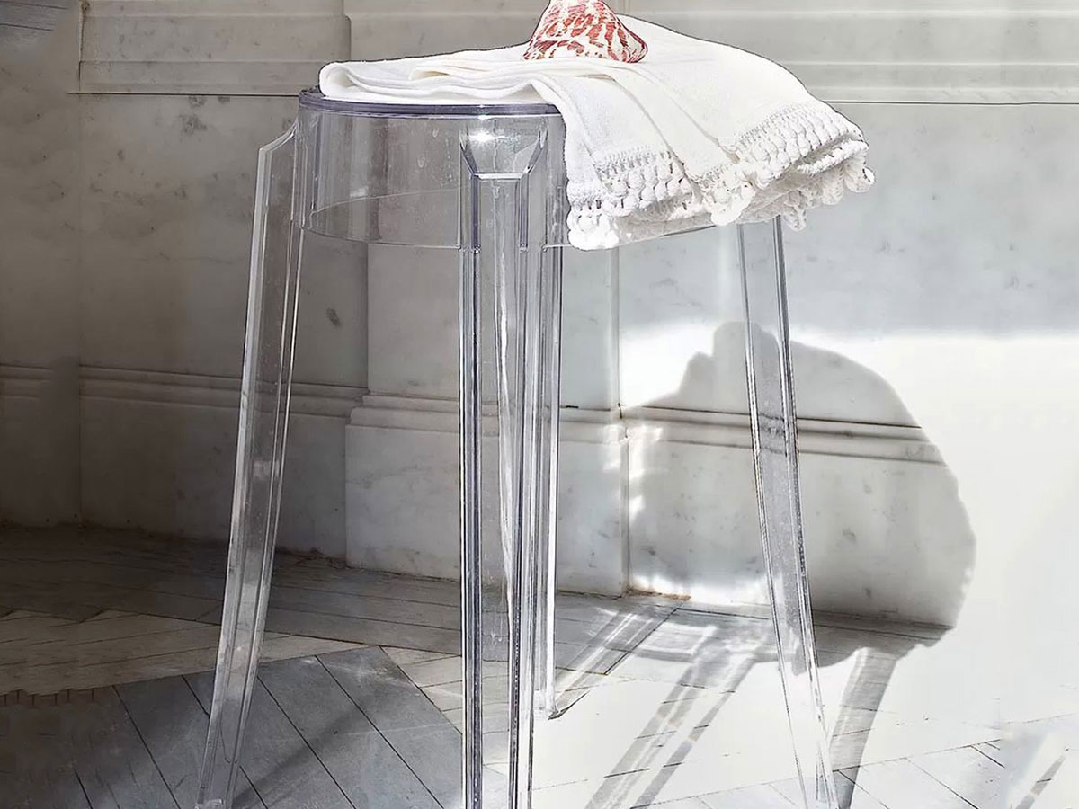 https://objectstorage.ap-seoul-1.oraclecloud.com/n/cnk6gaix2gpw/b/loqoqo-conv/o/kartell/charles-ghost-low-stool/_charles-ghost-h45-clear-1-kartell.jpg