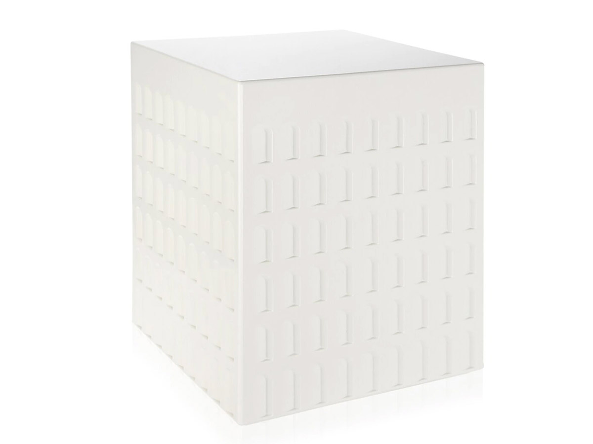 https://objectstorage.ap-seoul-1.oraclecloud.com/n/cnk6gaix2gpw/b/loqoqo-conv/o/kartell/eur-squared-stool/Eursquarestoolwhite2Kartell.jpg
