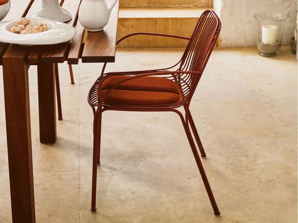 https://objectstorage.ap-seoul-1.oraclecloud.com/n/cnk6gaix2gpw/b/loqoqo-conv/o/kartell/hiray-chair-small-armchair-cushion/KartellHiraySmallArmchairRust4_3.jpg