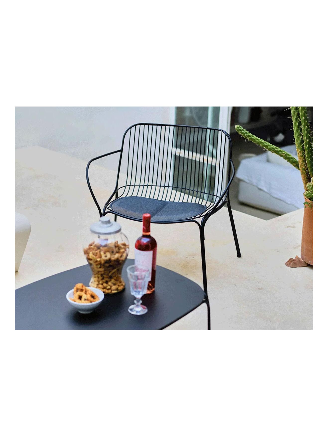 https://objectstorage.ap-seoul-1.oraclecloud.com/n/cnk6gaix2gpw/b/loqoqo-conv/o/kartell/hiray-outdoor-chair/KartellHiraySmallArmchairBlack3.jpg