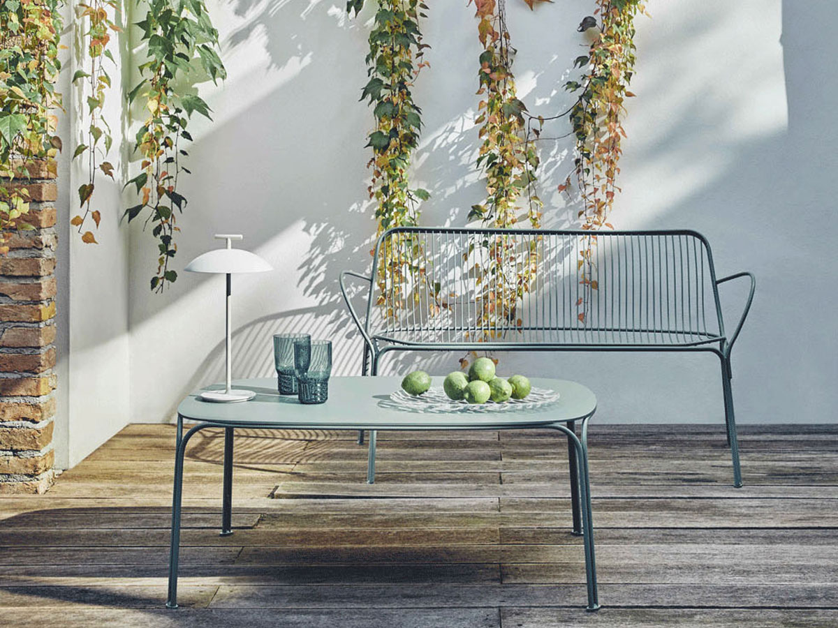 https://objectstorage.ap-seoul-1.oraclecloud.com/n/cnk6gaix2gpw/b/loqoqo-conv/o/kartell/hiray-outdoor-coffee-table/KartellHiraySofaGreen6_2.jpg