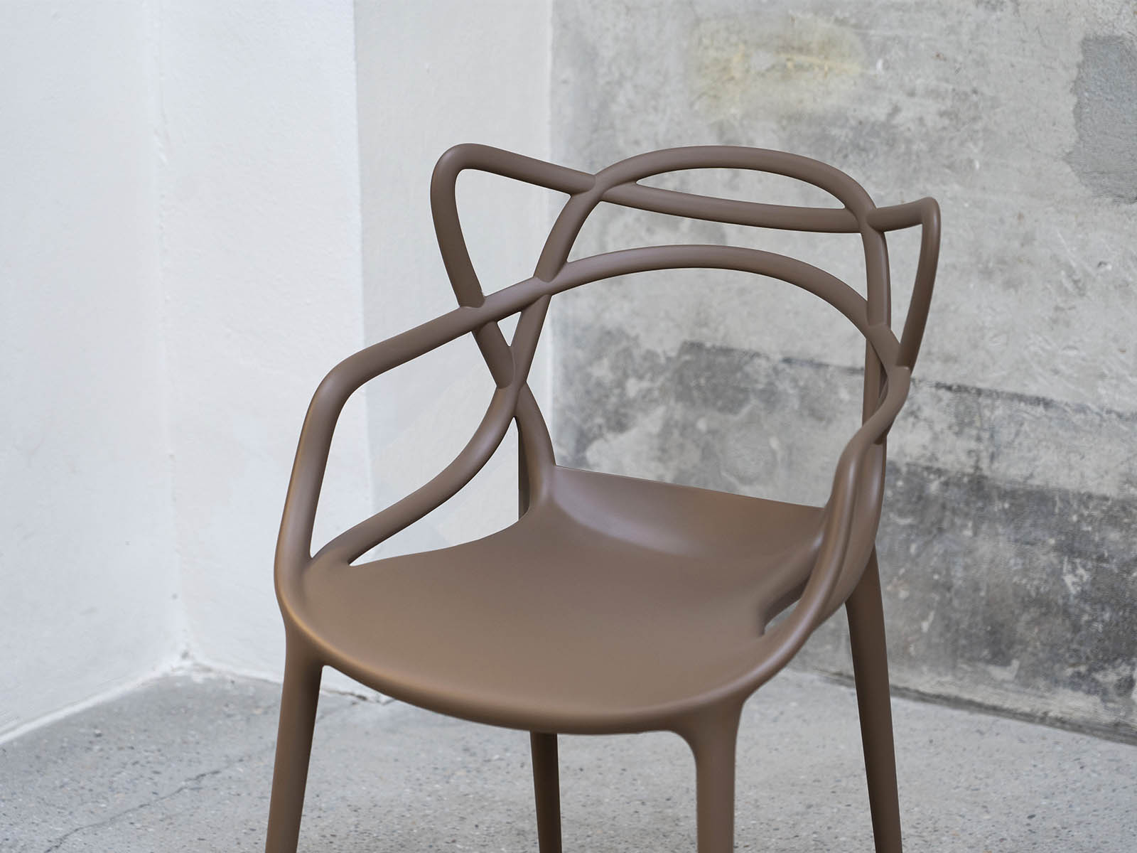 https://objectstorage.ap-seoul-1.oraclecloud.com/n/cnk6gaix2gpw/b/loqoqo-conv/o/kartell/masters-earth-chair-limited-edition/masters_kartell_mohd_chair_earth_a_5_.jpg
