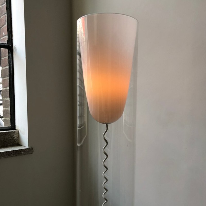 https://objectstorage.ap-seoul-1.oraclecloud.com/n/cnk6gaix2gpw/b/loqoqo-conv/o/kartell/toobe-floor-lamp/104318.jpg