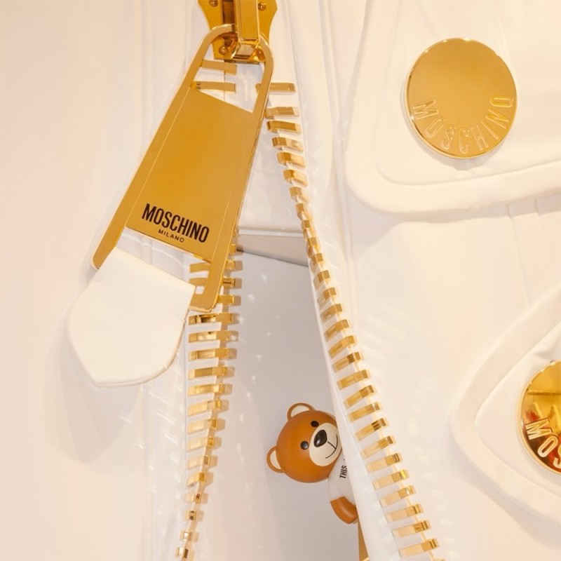 https://objectstorage.ap-seoul-1.oraclecloud.com/n/cnk6gaix2gpw/b/loqoqo-conv/o/kartell/x-moschino-toy-teddy-bear-led-lamp/70378.jpg