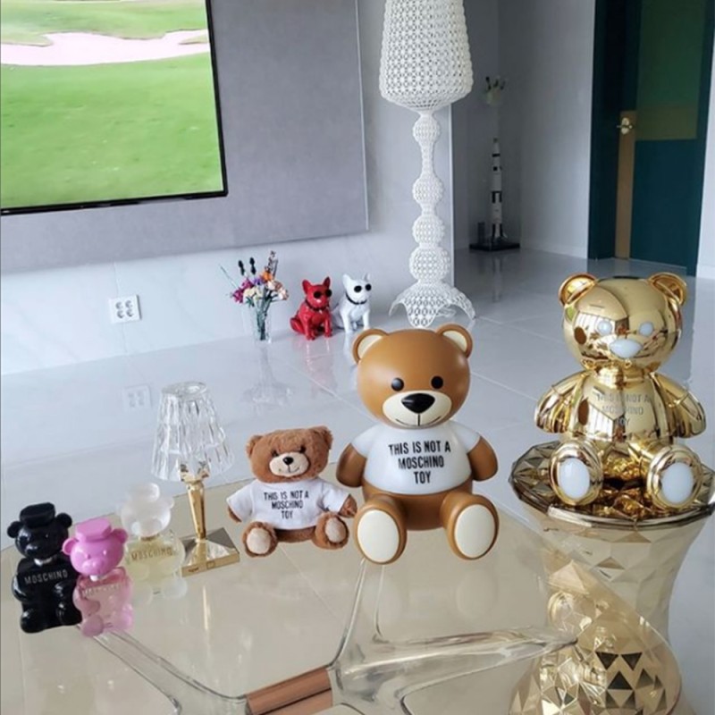 https://objectstorage.ap-seoul-1.oraclecloud.com/n/cnk6gaix2gpw/b/loqoqo-conv/o/kartell/x-moschino-toy-teddy-bear-led-lamp/70382.jpg