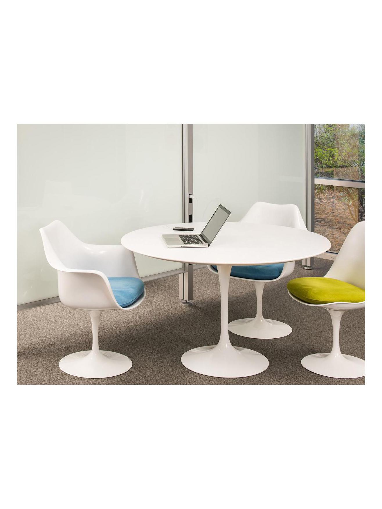 https://objectstorage.ap-seoul-1.oraclecloud.com/n/cnk6gaix2gpw/b/loqoqo-conv/o/knoll-international/saarinen-round-dining-table/7012ee23-8249-4b53-9507-1ef8cead84f4.jpg