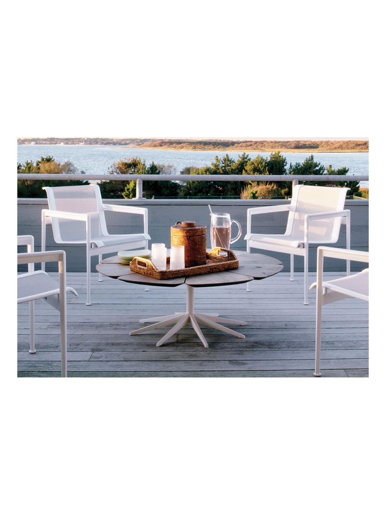 https://objectstorage.ap-seoul-1.oraclecloud.com/n/cnk6gaix2gpw/b/loqoqo-conv/o/knoll/1966-outdoor-dining-chair-white/knoll---1966-sedia---dining-chair-5.jpg