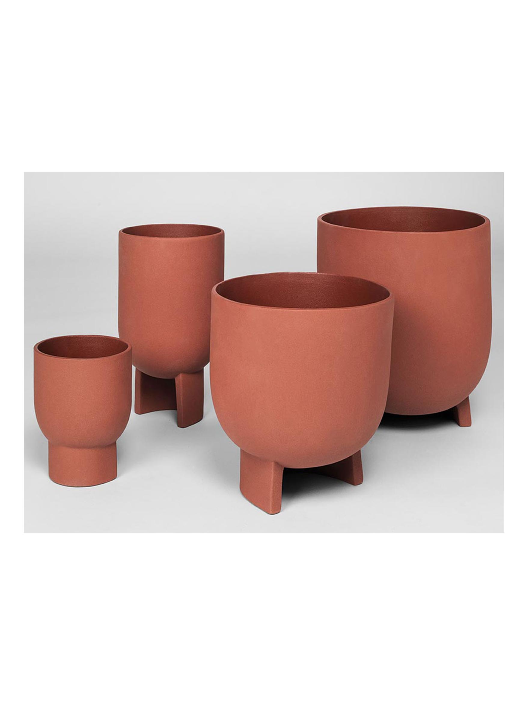 https://objectstorage.ap-seoul-1.oraclecloud.com/n/cnk6gaix2gpw/b/loqoqo-conv/o/kristina-dam-studio/serene-flowerpot-s/serene_flower_pot_collection_terracotta_0001_serene_flowerpot_collection_terracotta.jpg