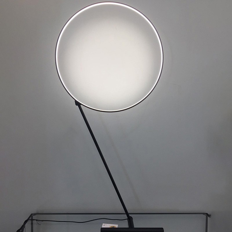 https://objectstorage.ap-seoul-1.oraclecloud.com/n/cnk6gaix2gpw/b/loqoqo-conv/o/kundalini/poise-rotating-led-ring-light-table-lamp/58999.jpg