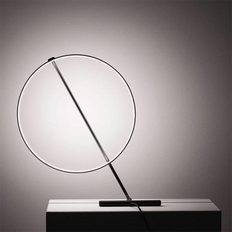 https://objectstorage.ap-seoul-1.oraclecloud.com/n/cnk6gaix2gpw/b/loqoqo-conv/o/kundalini/poise-rotating-led-ring-light-table-lamp/59003.jpg
