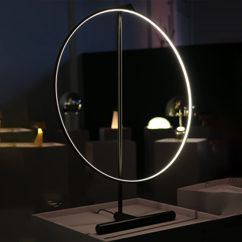 https://objectstorage.ap-seoul-1.oraclecloud.com/n/cnk6gaix2gpw/b/loqoqo-conv/o/kundalini/poise-rotating-led-ring-light-table-lamp/80236.jpg