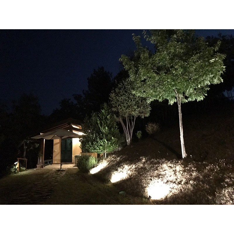 https://objectstorage.ap-seoul-1.oraclecloud.com/n/cnk6gaix2gpw/b/loqoqo-conv/o/lampo-lighting/lampo-outdoor-gu-10-spotlight-with-spike/19167.jpg