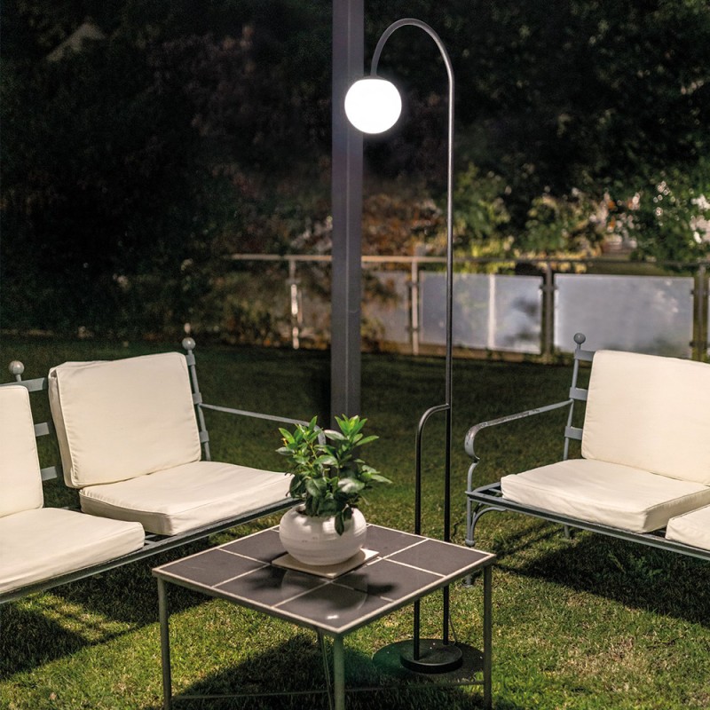 https://objectstorage.ap-seoul-1.oraclecloud.com/n/cnk6gaix2gpw/b/loqoqo-conv/o/linea-light/butler-led-floor-lamp-for-outdoor/80430.jpg