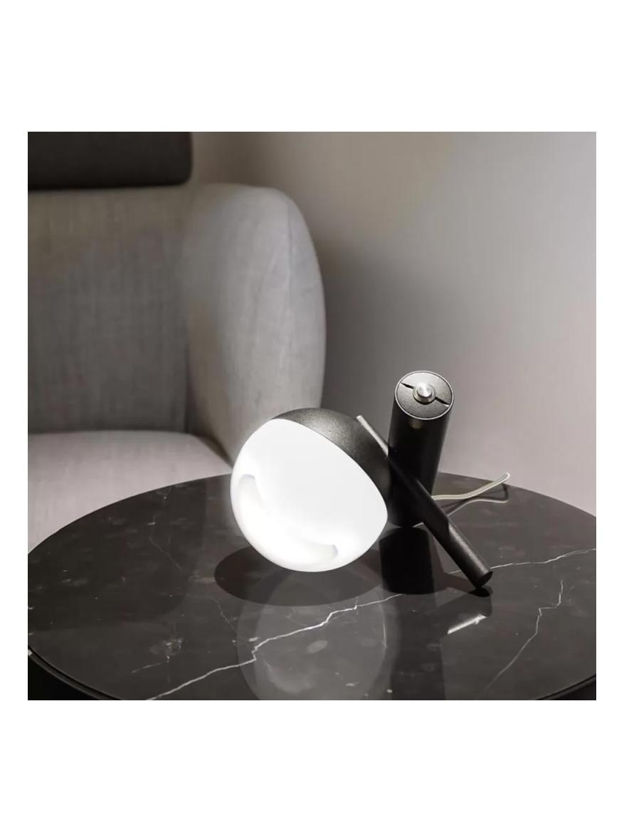 https://objectstorage.ap-seoul-1.oraclecloud.com/n/cnk6gaix2gpw/b/loqoqo-conv/o/linea-light/rossini-led-table-lamp/143473.jpg