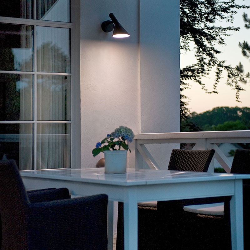 https://objectstorage.ap-seoul-1.oraclecloud.com/n/cnk6gaix2gpw/b/loqoqo-conv/o/louis-poulsen/aj-50-outdoor-wall-lamp/58948.jpg