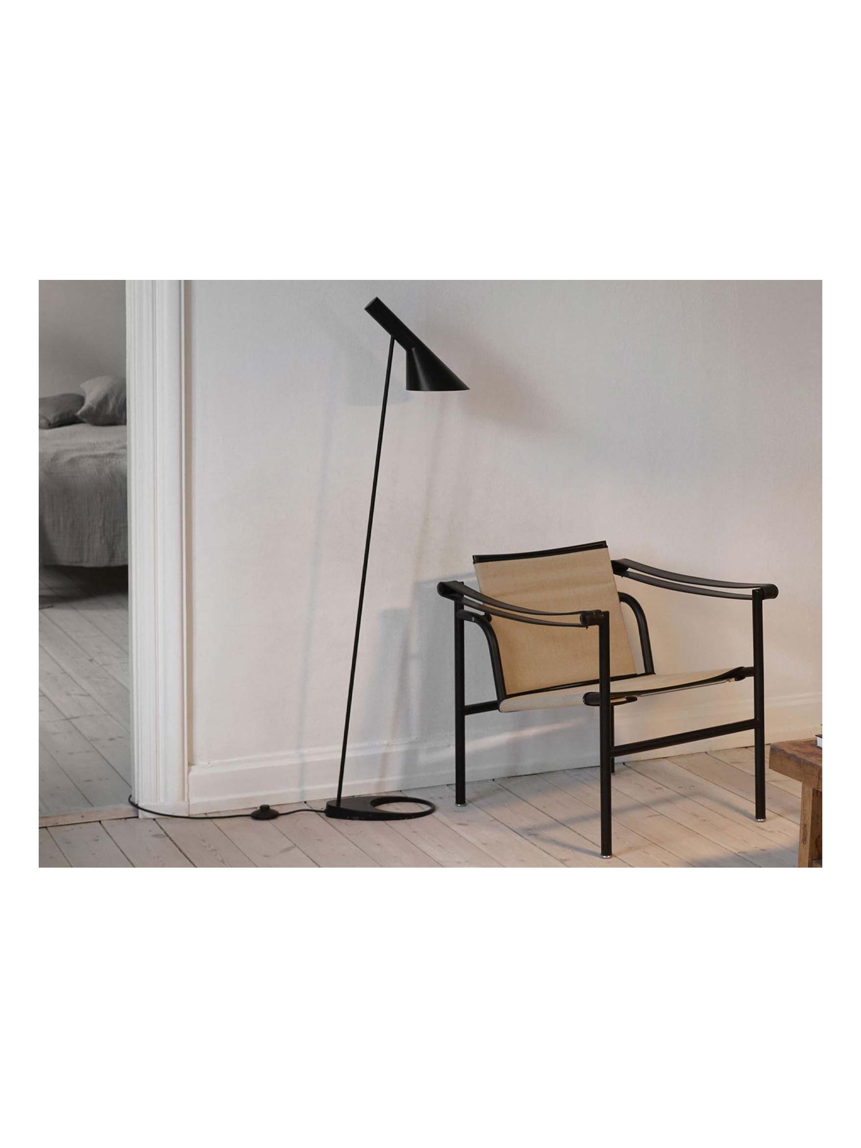 https://objectstorage.ap-seoul-1.oraclecloud.com/n/cnk6gaix2gpw/b/loqoqo-conv/o/louis-poulsen/aj-floor-lamp/aj_floor_lamp_black_1.jpg
