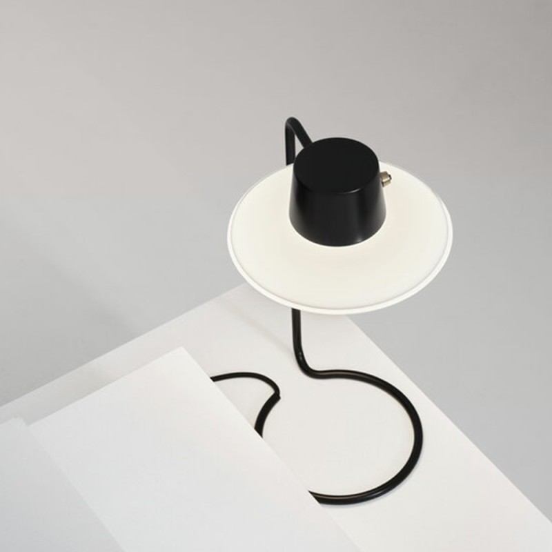 https://objectstorage.ap-seoul-1.oraclecloud.com/n/cnk6gaix2gpw/b/loqoqo-conv/o/louis-poulsen/aj-oxford-table-lamp/99871.jpg