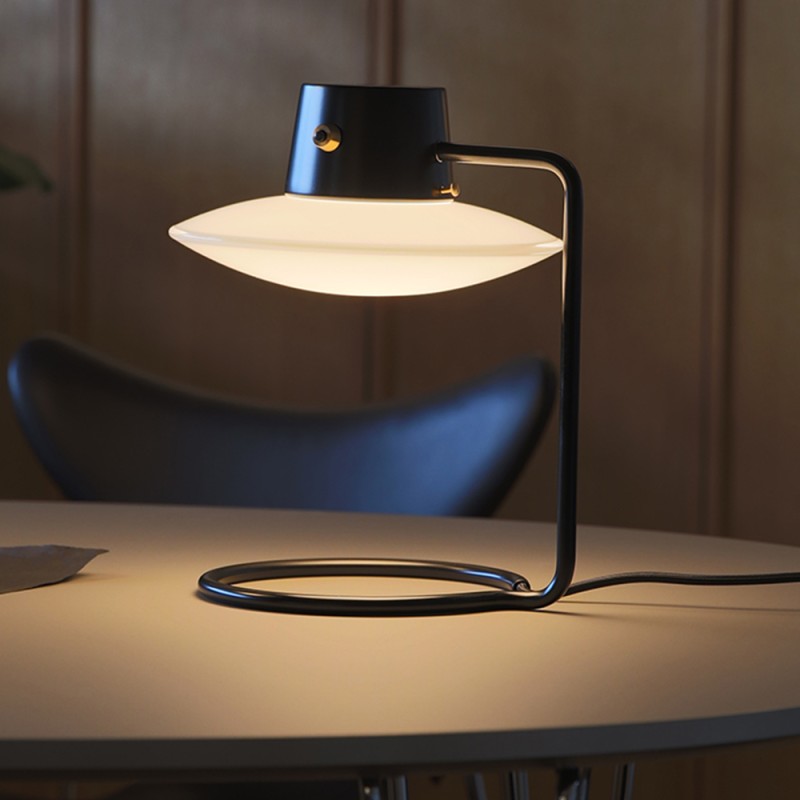 https://objectstorage.ap-seoul-1.oraclecloud.com/n/cnk6gaix2gpw/b/loqoqo-conv/o/louis-poulsen/aj-oxford-table-lamp/99885.jpg