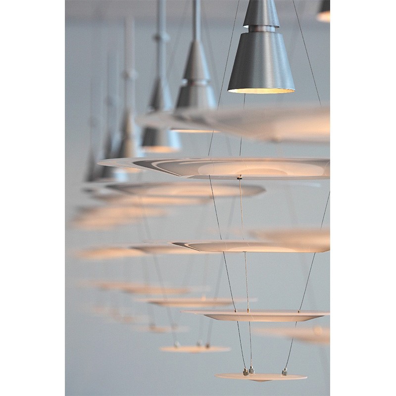 https://objectstorage.ap-seoul-1.oraclecloud.com/n/cnk6gaix2gpw/b/loqoqo-conv/o/louis-poulsen/enigma-425-suspension-ceiling-lamp-with-screens/31547.jpg