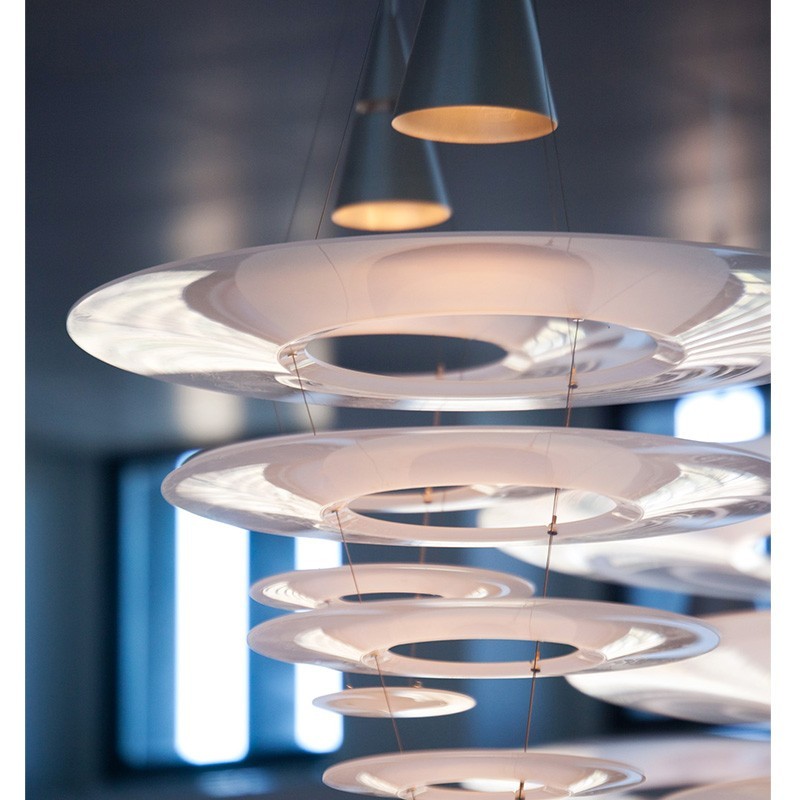 https://objectstorage.ap-seoul-1.oraclecloud.com/n/cnk6gaix2gpw/b/loqoqo-conv/o/louis-poulsen/enigma-545-suspension-ceiling-lamp-with-screens/31491.jpg