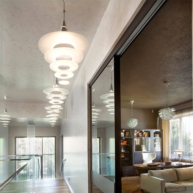 https://objectstorage.ap-seoul-1.oraclecloud.com/n/cnk6gaix2gpw/b/loqoqo-conv/o/louis-poulsen/enigma-545-suspension-ceiling-lamp-with-screens/31495.jpg