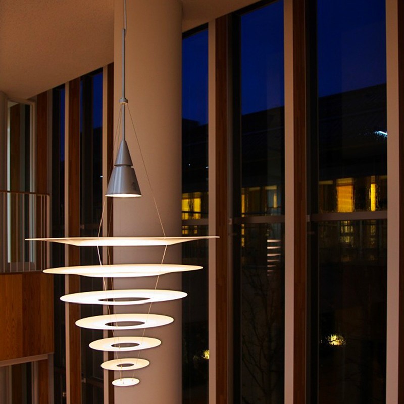 https://objectstorage.ap-seoul-1.oraclecloud.com/n/cnk6gaix2gpw/b/loqoqo-conv/o/louis-poulsen/enigma-825-led-suspension-lamp/43154.jpg