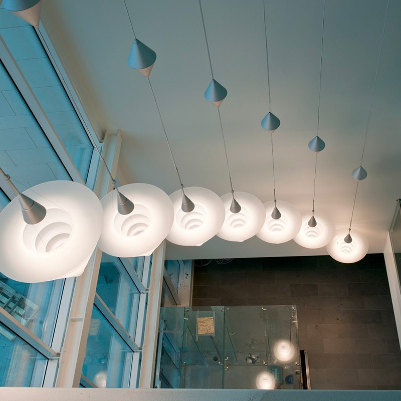 https://objectstorage.ap-seoul-1.oraclecloud.com/n/cnk6gaix2gpw/b/loqoqo-conv/o/louis-poulsen/enigma-825-led-suspension-lamp/43155.jpg