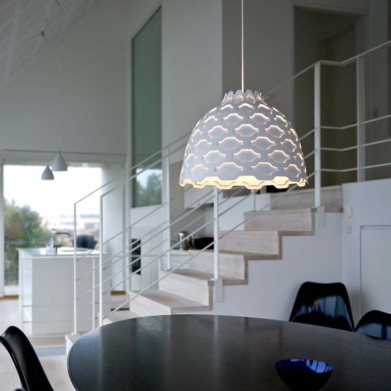 https://objectstorage.ap-seoul-1.oraclecloud.com/n/cnk6gaix2gpw/b/loqoqo-conv/o/louis-poulsen/lc-shutters-suspension-lamp-with-white-anti-glare-dome/41076.jpg