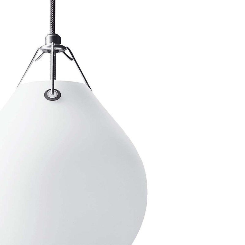 https://objectstorage.ap-seoul-1.oraclecloud.com/n/cnk6gaix2gpw/b/loqoqo-conv/o/louis-poulsen/moser-suspension-lamp-in-white-glass/43893.jpg