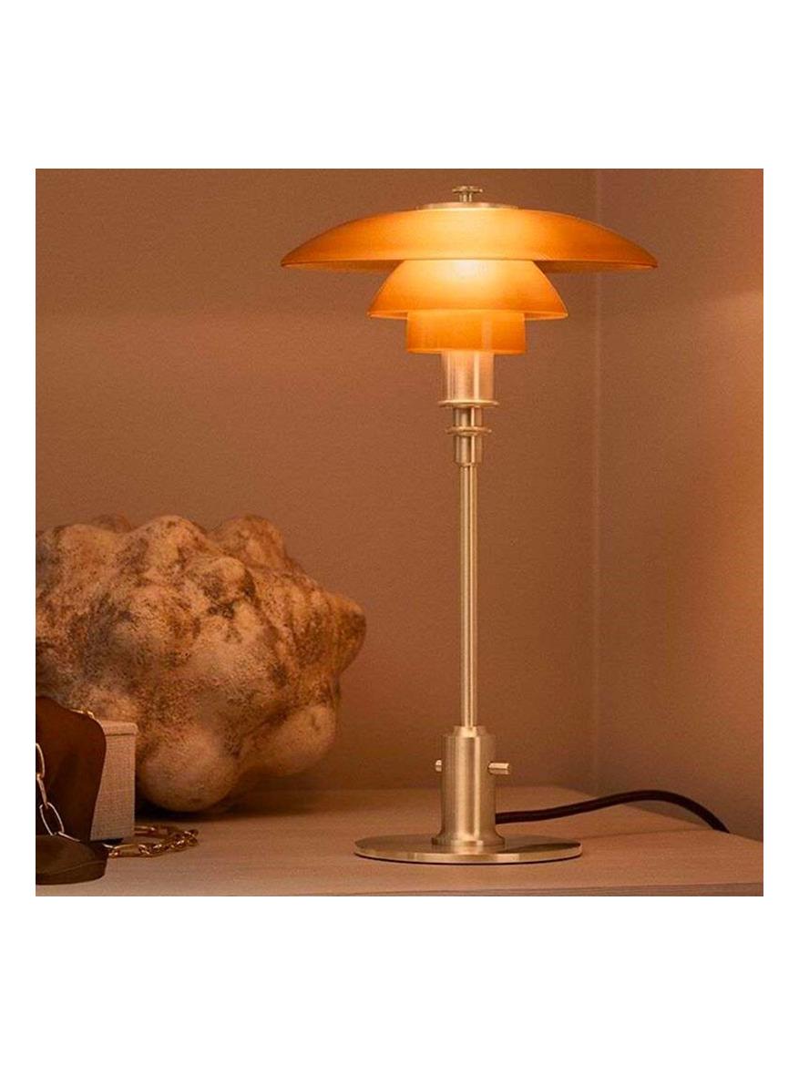 https://objectstorage.ap-seoul-1.oraclecloud.com/n/cnk6gaix2gpw/b/loqoqo-conv/o/louis-poulsen/ph-2-1-limited-edition-table-lamp-in-amber-coloured-glass-2020/25987.jpg