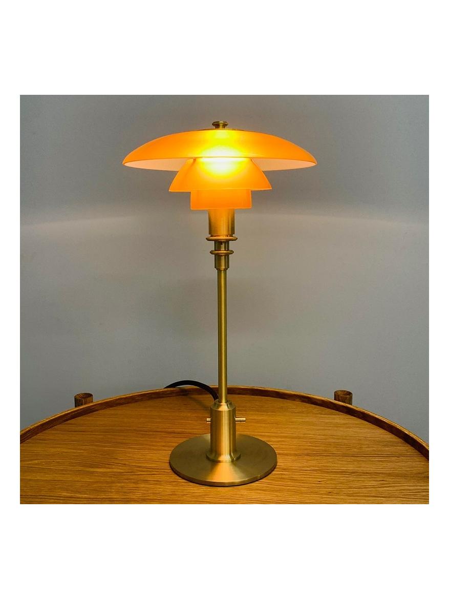 https://objectstorage.ap-seoul-1.oraclecloud.com/n/cnk6gaix2gpw/b/loqoqo-conv/o/louis-poulsen/ph-2-1-limited-edition-table-lamp-in-amber-coloured-glass-2020/52981.jpg