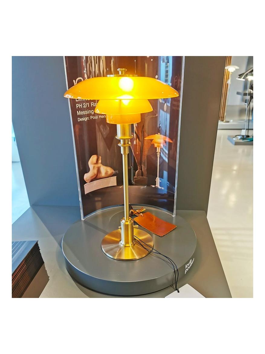 https://objectstorage.ap-seoul-1.oraclecloud.com/n/cnk6gaix2gpw/b/loqoqo-conv/o/louis-poulsen/ph-2-1-limited-edition-table-lamp-in-amber-coloured-glass-2020/52984.jpg