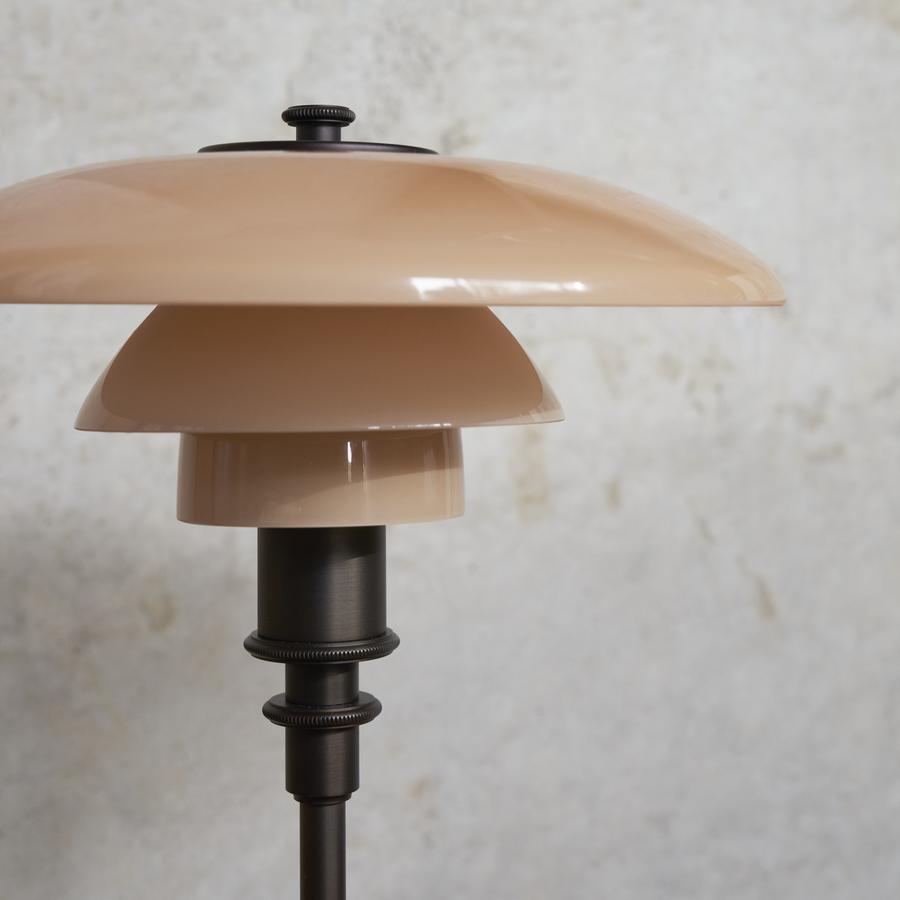 https://objectstorage.ap-seoul-1.oraclecloud.com/n/cnk6gaix2gpw/b/loqoqo-conv/o/louis-poulsen/ph-2-1-table-lamp-limited-edition/040ce307-58ee-463b-94ca-e803e7a073ad.jpg