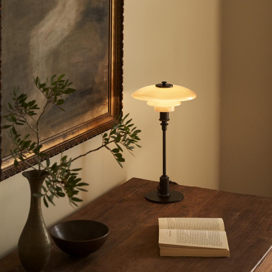 https://objectstorage.ap-seoul-1.oraclecloud.com/n/cnk6gaix2gpw/b/loqoqo-conv/o/louis-poulsen/ph-2-1-table-lamp-limited-edition/1ef99660-ea4f-4c0f-bcd0-9517d6f994da.jpg