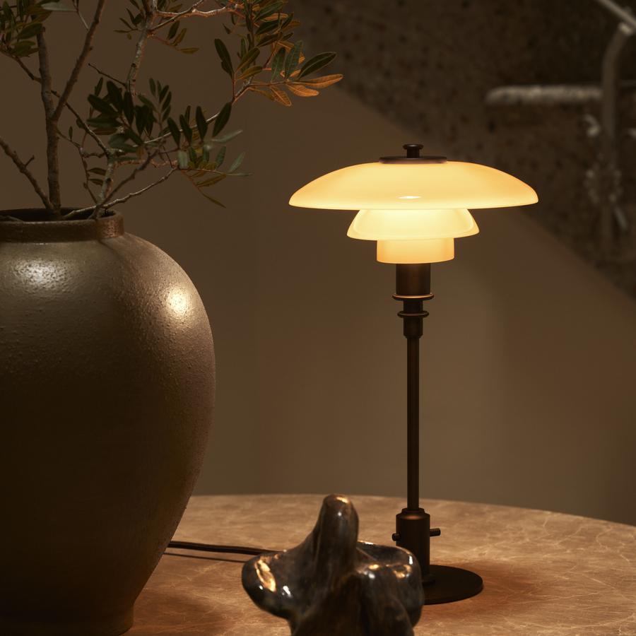 https://objectstorage.ap-seoul-1.oraclecloud.com/n/cnk6gaix2gpw/b/loqoqo-conv/o/louis-poulsen/ph-2-1-table-lamp-limited-edition/6dcb8744-95de-4075-a433-47672582ed0f.jpg