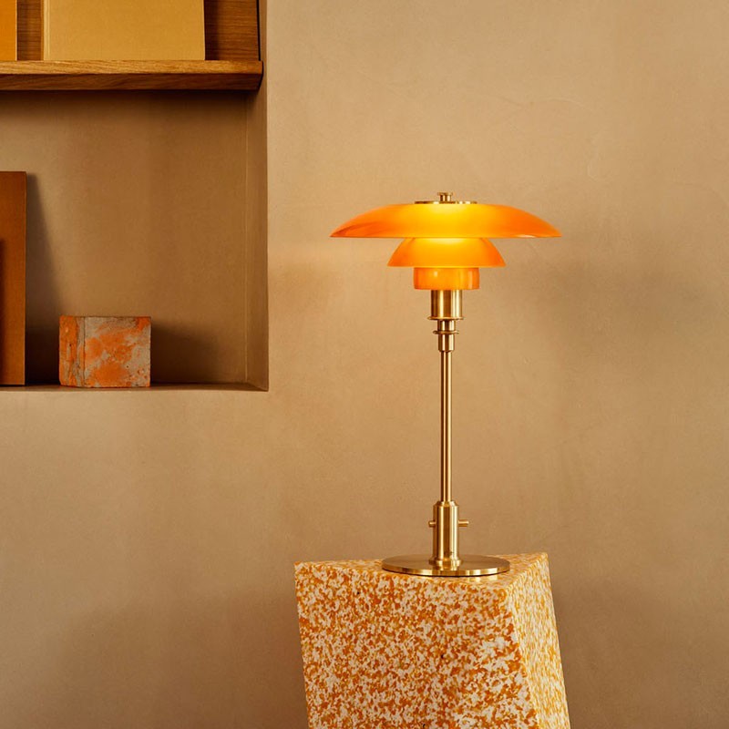 https://objectstorage.ap-seoul-1.oraclecloud.com/n/cnk6gaix2gpw/b/loqoqo-conv/o/louis-poulsen/ph-3-2-limited-edition-table-lamp-in-amber-coloured-glass-2018/49301.jpg