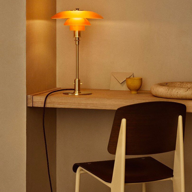https://objectstorage.ap-seoul-1.oraclecloud.com/n/cnk6gaix2gpw/b/loqoqo-conv/o/louis-poulsen/ph-3-2-limited-edition-table-lamp-in-amber-coloured-glass-2018/49307.jpg
