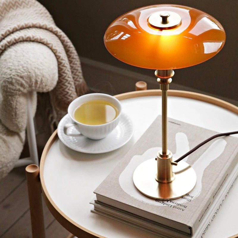 https://objectstorage.ap-seoul-1.oraclecloud.com/n/cnk6gaix2gpw/b/loqoqo-conv/o/louis-poulsen/ph-3-2-limited-edition-table-lamp-in-amber-coloured-glass-2018/52977.jpg