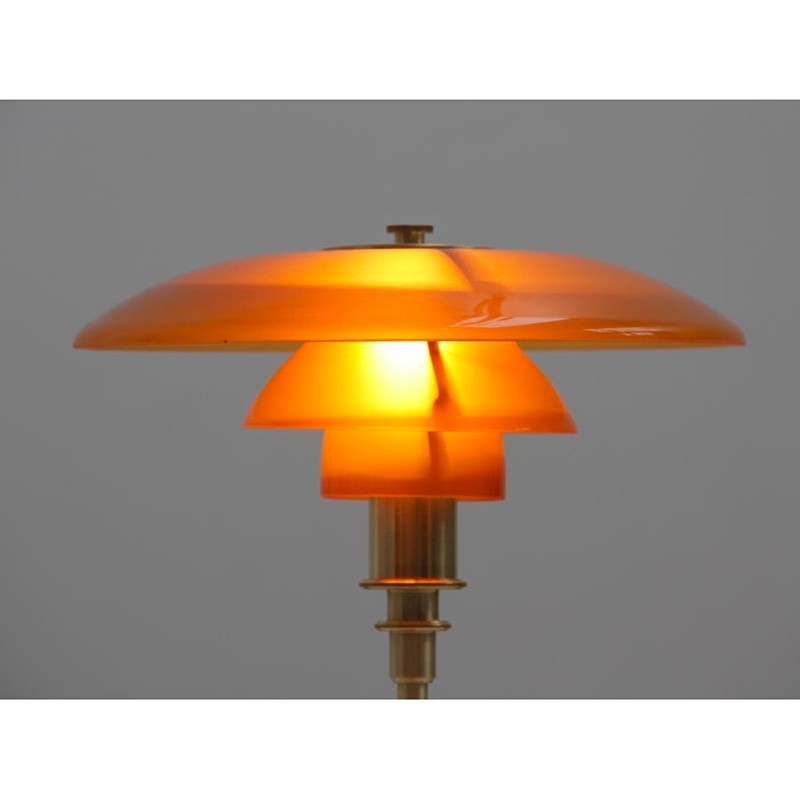 https://objectstorage.ap-seoul-1.oraclecloud.com/n/cnk6gaix2gpw/b/loqoqo-conv/o/louis-poulsen/ph-3-2-limited-edition-table-lamp-in-amber-coloured-glass-2018/52978.jpg