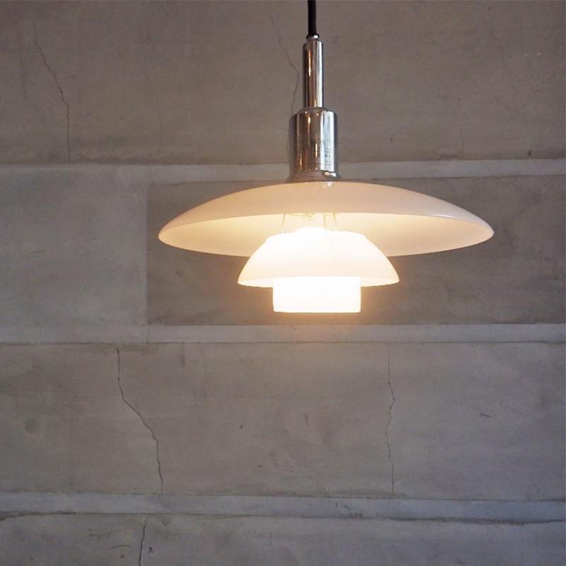 https://objectstorage.ap-seoul-1.oraclecloud.com/n/cnk6gaix2gpw/b/loqoqo-conv/o/louis-poulsen/ph-3-3-glass-pendant-singol-lamp/26948.jpg