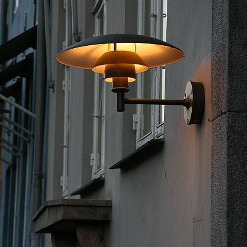 https://objectstorage.ap-seoul-1.oraclecloud.com/n/cnk6gaix2gpw/b/loqoqo-conv/o/louis-poulsen/ph-wall-lamp-outdoor-copper/29418.jpg