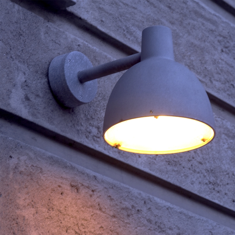 https://objectstorage.ap-seoul-1.oraclecloud.com/n/cnk6gaix2gpw/b/loqoqo-conv/o/louis-poulsen/toldbod-220-outdoor-wall-lamp/130812.jpg