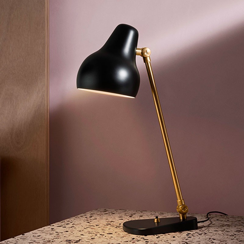 https://objectstorage.ap-seoul-1.oraclecloud.com/n/cnk6gaix2gpw/b/loqoqo-conv/o/louis-poulsen/vl-38-table-lamp-black-and-brass/26200.jpg