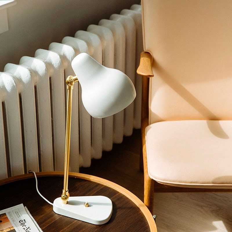 https://objectstorage.ap-seoul-1.oraclecloud.com/n/cnk6gaix2gpw/b/loqoqo-conv/o/louis-poulsen/vl-38-table-lamp-white-and-brass/26191.jpg