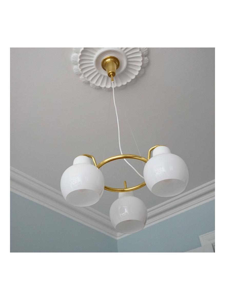 https://objectstorage.ap-seoul-1.oraclecloud.com/n/cnk6gaix2gpw/b/loqoqo-conv/o/louis-poulsen/vl-ring-crown-chandelier-in-opal-glass-and-satin-brass/27196.jpg