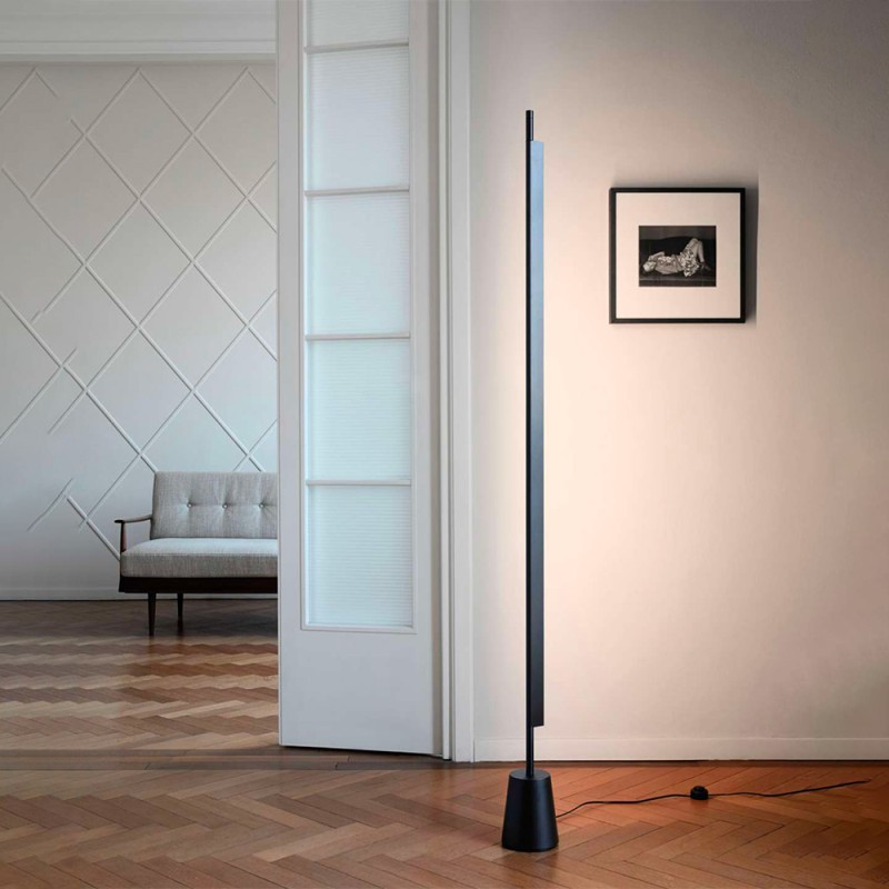 https://objectstorage.ap-seoul-1.oraclecloud.com/n/cnk6gaix2gpw/b/loqoqo-conv/o/luceplan/compendium-led-black-floor-lamp/110471.jpg