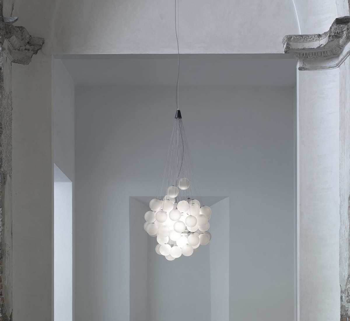 https://objectstorage.ap-seoul-1.oraclecloud.com/n/cnk6gaix2gpw/b/loqoqo-conv/o/luceplan/d-87-stochastic-suspension-lamp/stochastic_luceplan.jpg