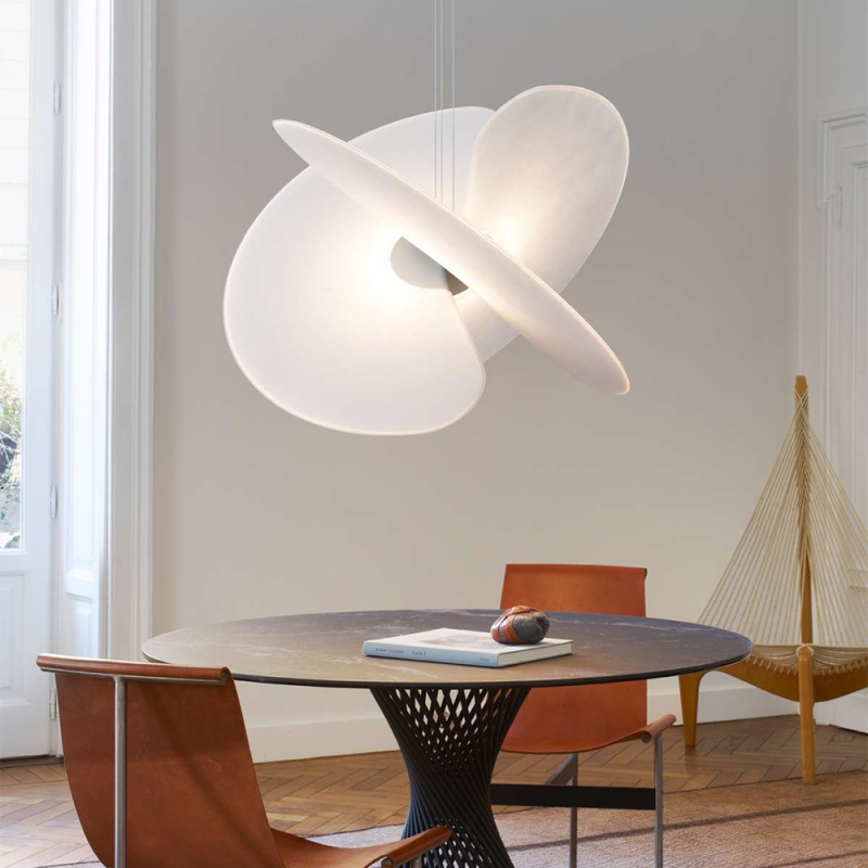 https://objectstorage.ap-seoul-1.oraclecloud.com/n/cnk6gaix2gpw/b/loqoqo-conv/o/luceplan/levante-large-led-suspension-lamp/134292.jpg